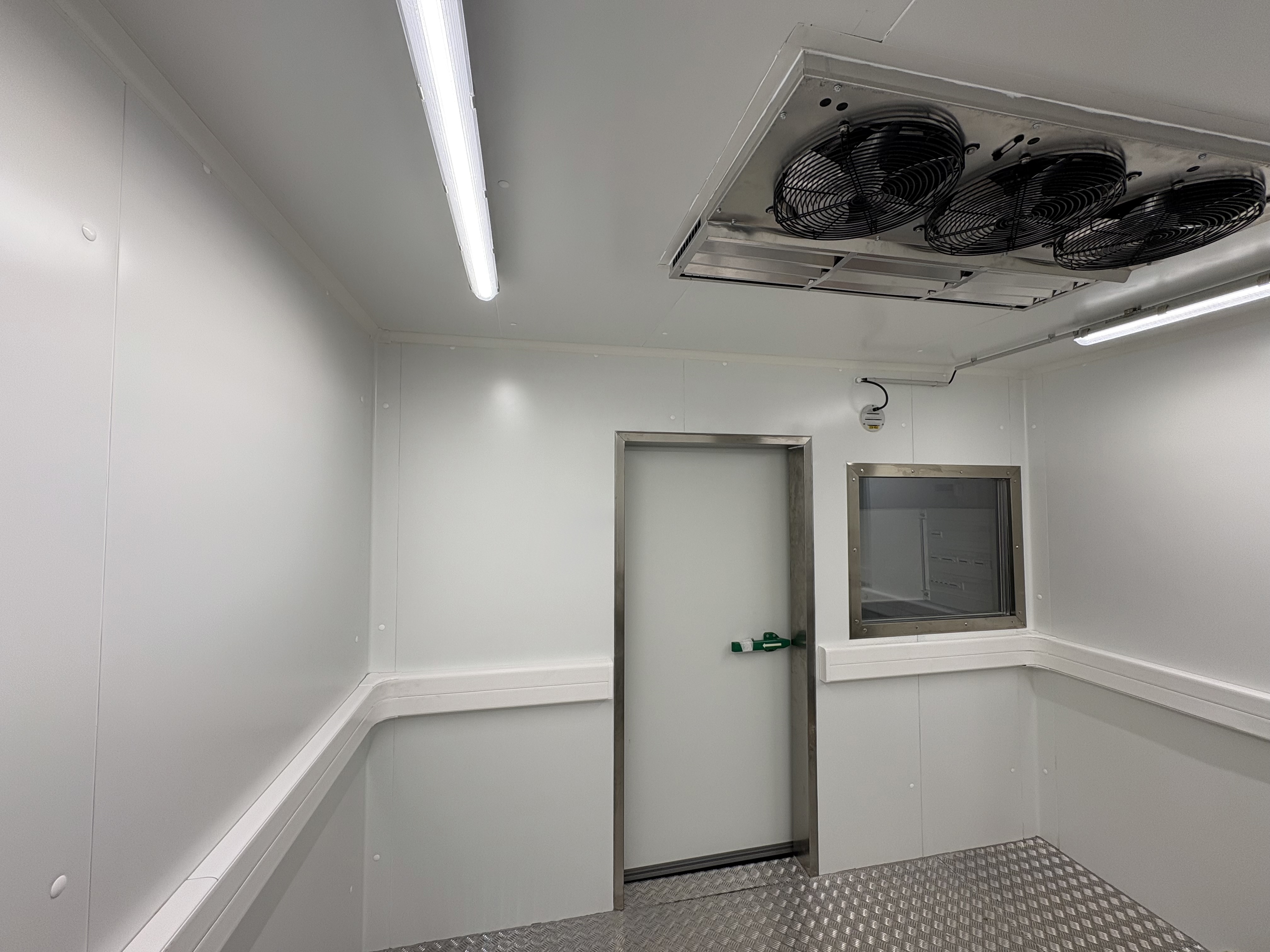 A cold lab dedicated to rock mechanics